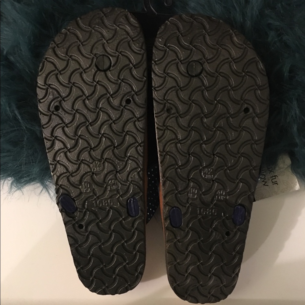 NOT FOR SALE 
SANDALS - Picture 3 of 6